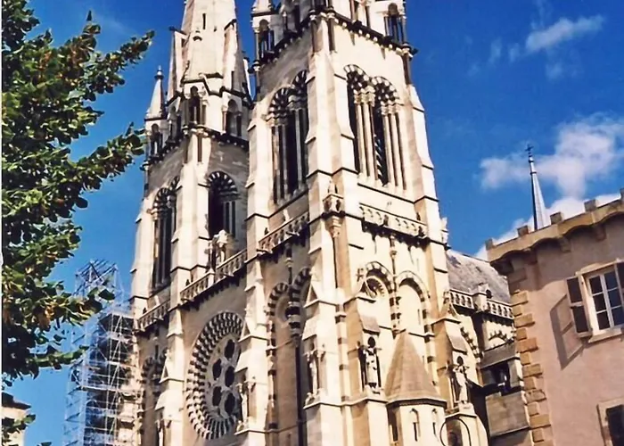 Отель Ibis Мулен